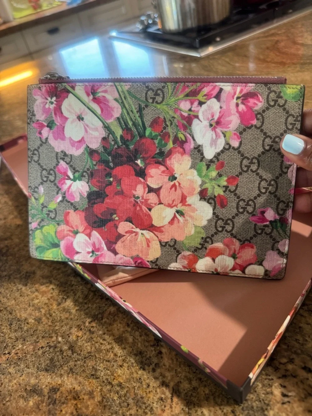 AUTHENTIC Gucci Supreme monogram floral pink flat zip pouch - Picture 4 of 14